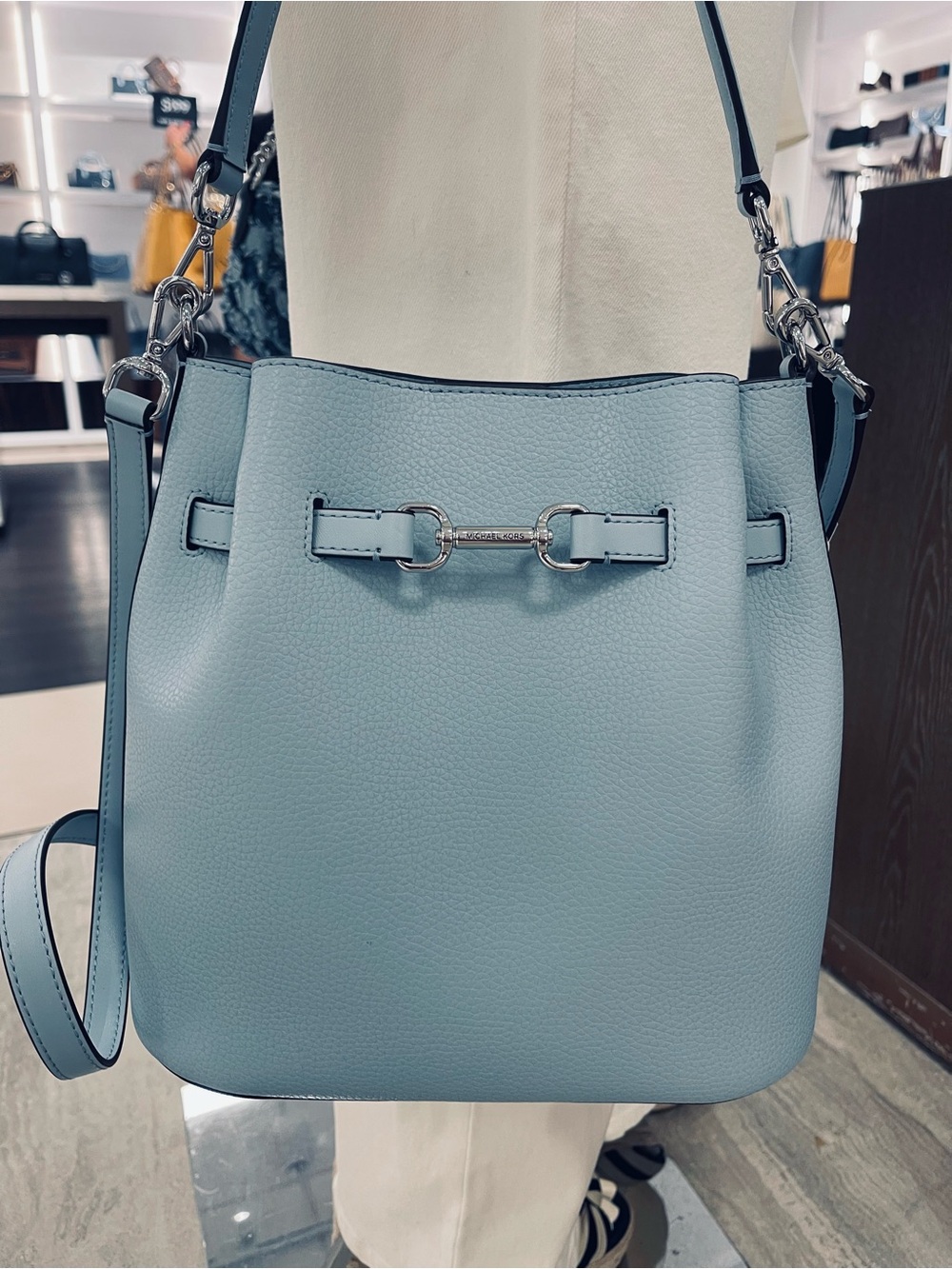 Michael Kors Carson Md Pebbled Leather Convertible Bucket Crossbody Shoulder
NWT - Picture 8 of 16